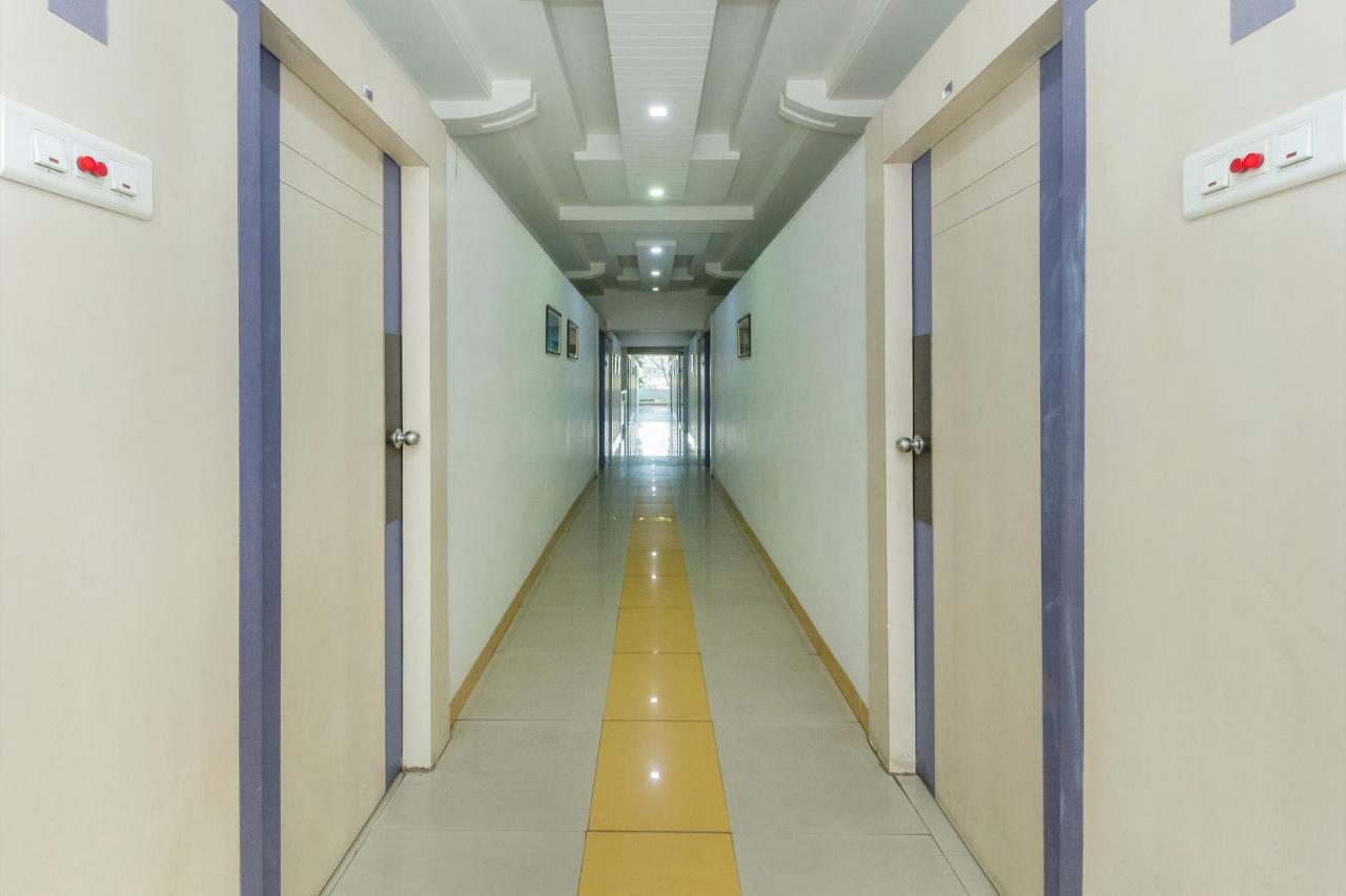 Flagship 4387 Hotel Theem Plaaza Nashik Luaran gambar